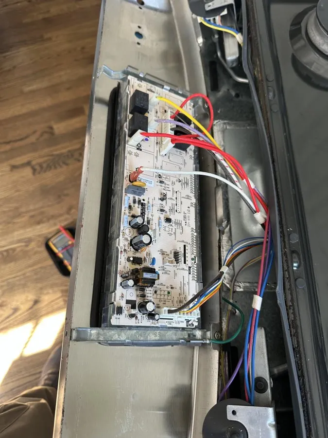 GE Gas Oven Not Heating. Control Board and Broil Igniter Replacement in Raleigh — photo 2