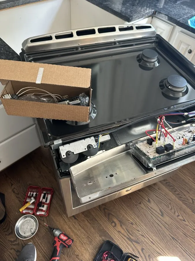 GE Gas Oven Not Heating. Control Board and Broil Igniter Replacement in Raleigh — photo 4